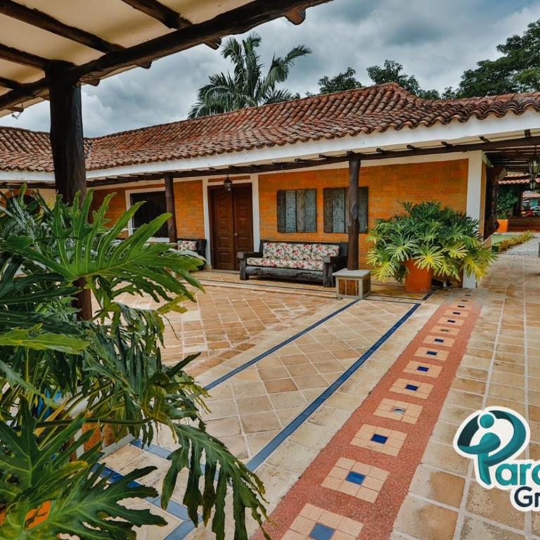 Amplia Hacienda en Morelia, Pereira Por Parceros Group - Casa de 5 dormitorios - 1