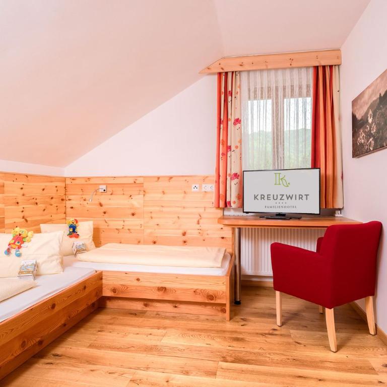 Familienhotel Kreuzwirt - Familiensuite mit Balkon - 1