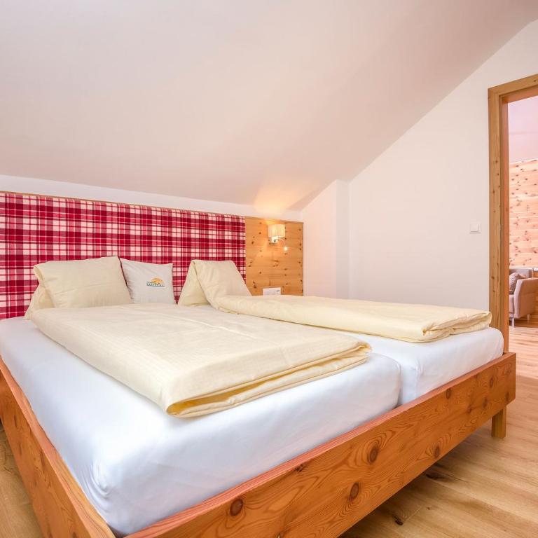 Familienhotel Kreuzwirt - Familiensuite mit Balkon - 2