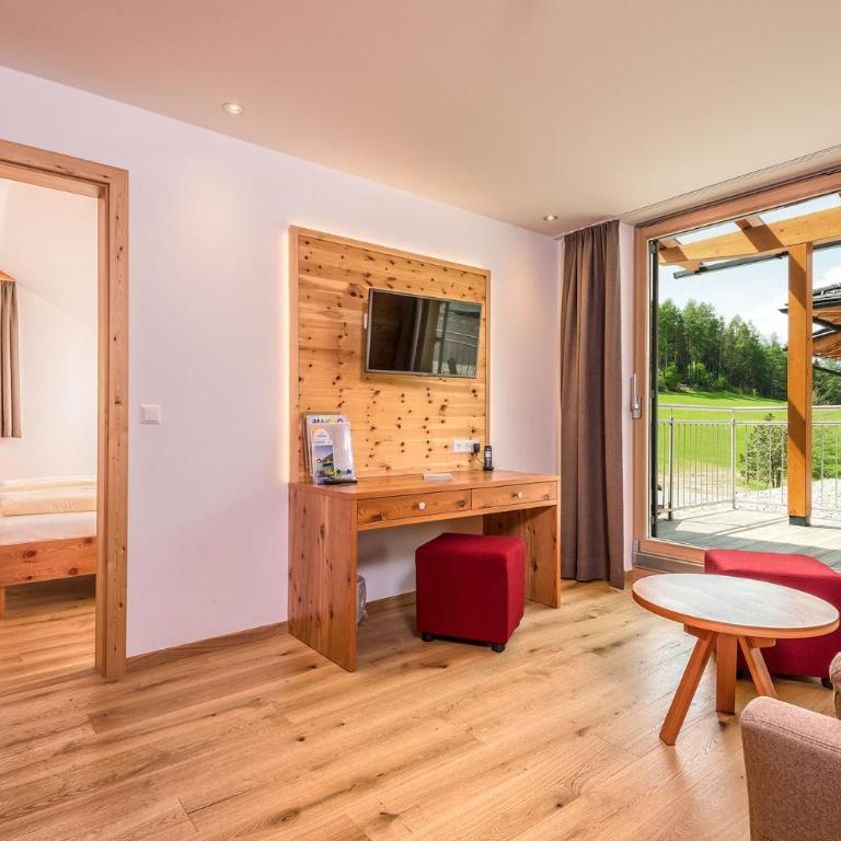 Familienhotel Kreuzwirt - Familiensuite mit Balkon - 4