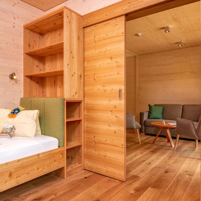 Familienhotel Kreuzwirt - Familienzimmer mit Balkon - 4