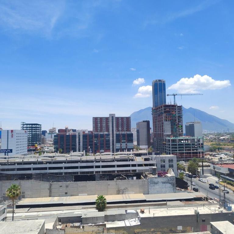 Impeccable Apartment in Downtown MTY with Private Parking Space - Three-Bedroom Apartment - 25