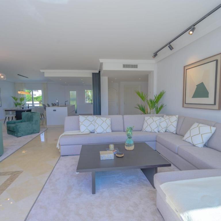 Luxurious 3-Bedroom Penthouse in Los Monteros Marbella - Apartamento - 8