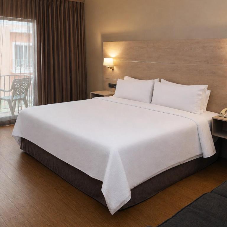 Holiday Inn Express - Monterrey - Tecnologico by IHG - Habitación Estándar - Cama extragrande - 12
