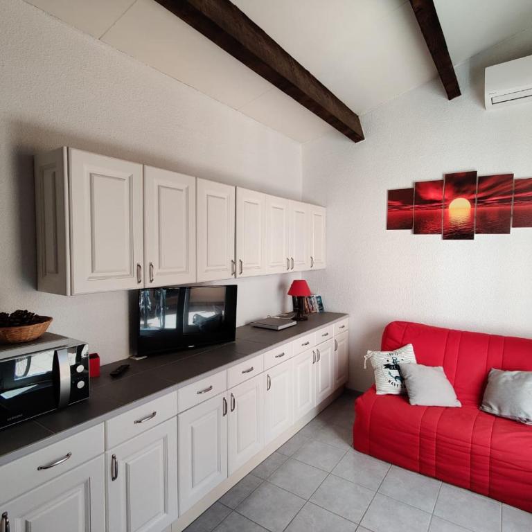 Studio mezzanine climatisé - Pinède - Plage à pied sous les pins - Apartment mit 1 Schlafzimmer - 4