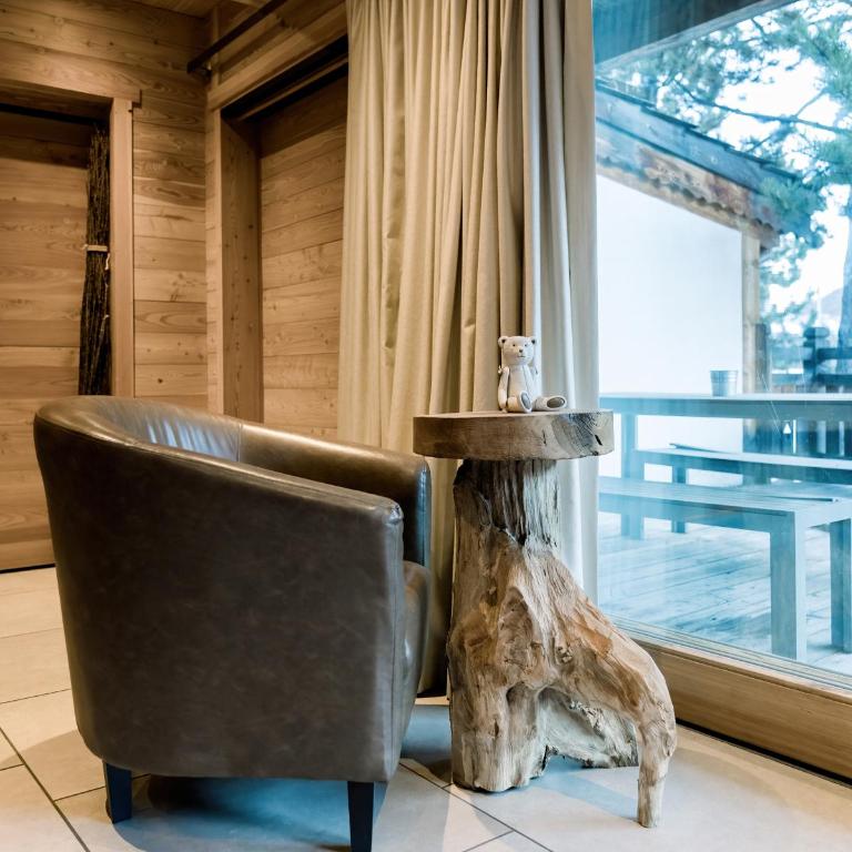 CHALET EVEREST Les CHALETS D'HINOUKA SERRE CHEVALIER-CHANTEMERLE 200 m des pistes - Chalet 3 Chambres - 9