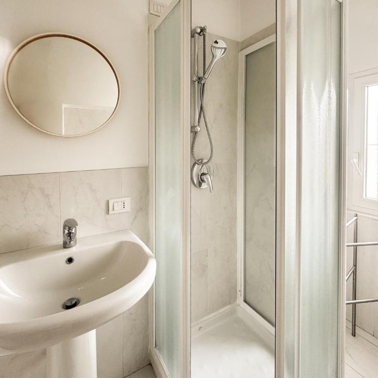 Brera Elegant 5th Floor Flat with Balcony - Appartamento con 1 Camera da Letto - 20