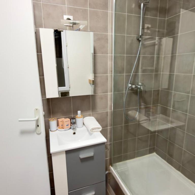 Easy Access to Central Paris - 5 min Metro Line 7, La Vilette Park nearby - Deluxe Apartment mit 1 Schlafzimmer - 11