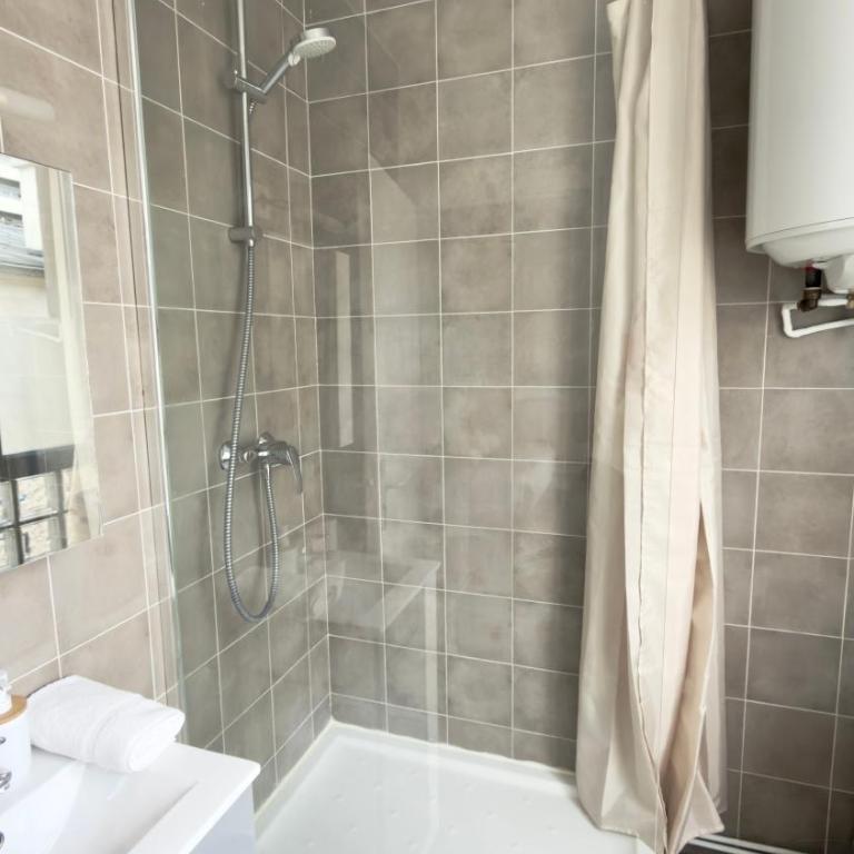 Easy Access to Central Paris - 5 min Metro Line 7, La Vilette Park nearby - Deluxe Apartment mit 1 Schlafzimmer - 20