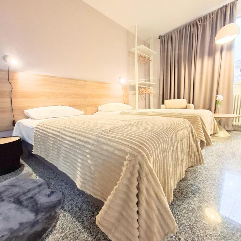 Eva Urban Rooms Centro Lecco - Camera Superior Doppia con Letti Singoli - 4