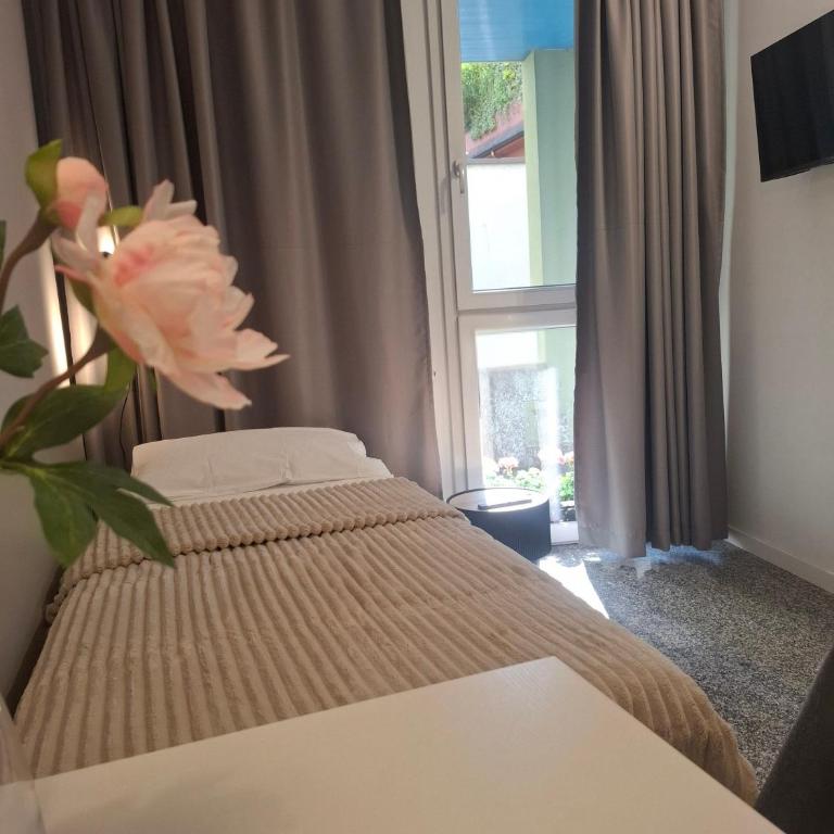 Eva Urban Rooms Centro Lecco - Camera Singola Standard - 5