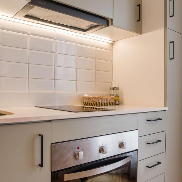 Bellavista Buzz Stylish 1BR Haven Just Steps from the Metro - Studio - 10