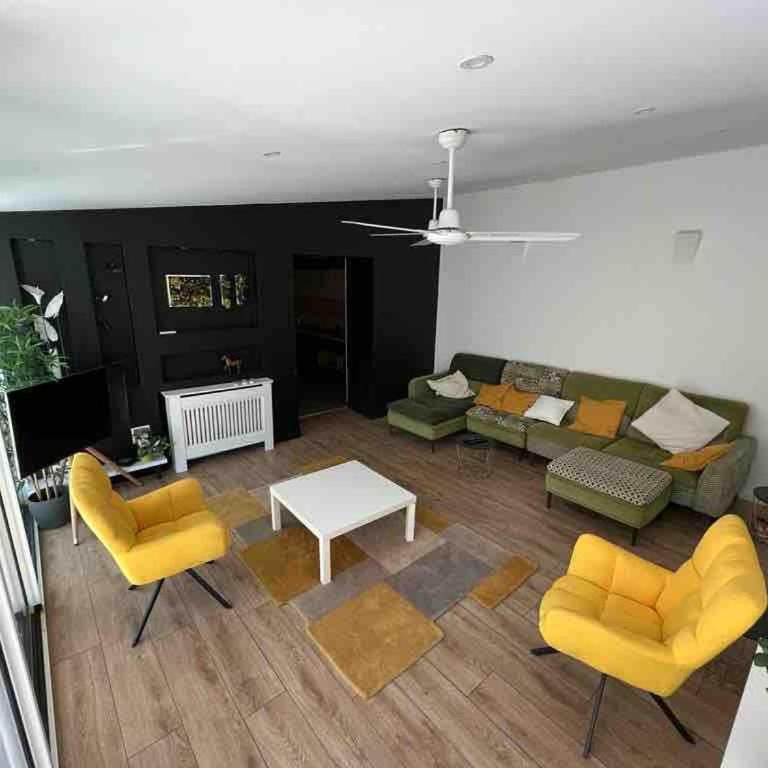 Villa avec piscine proche des grands buffets - Villa - 16