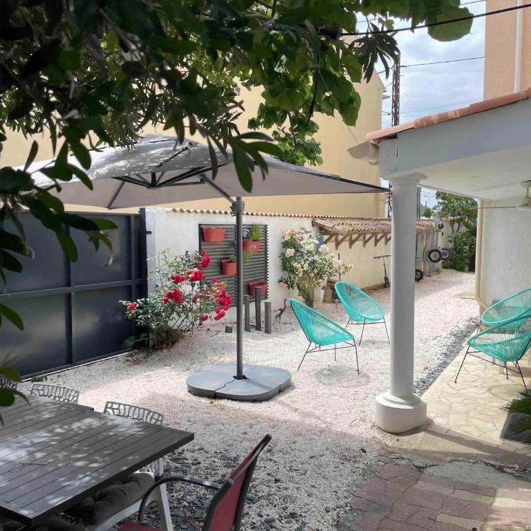 Villa avec piscine proche des grands buffets - Villa - 48