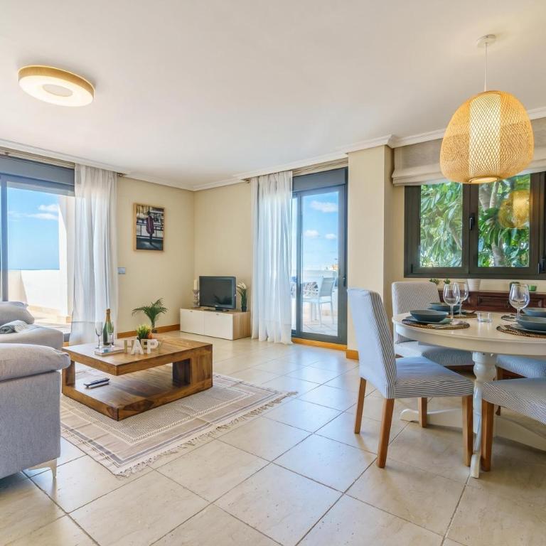Sunset Seaview Corner With Pool - Happy Rentals - Apartamento Deluxe - 6