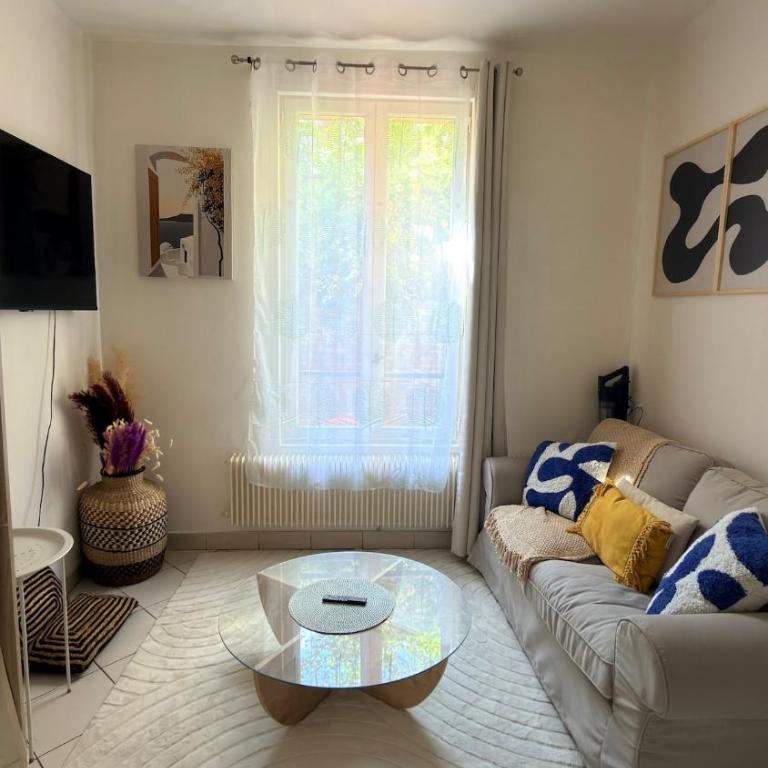 Cozy Studio Near Paris with Terrace, 10 min to Metro - Standard Studio - 4
