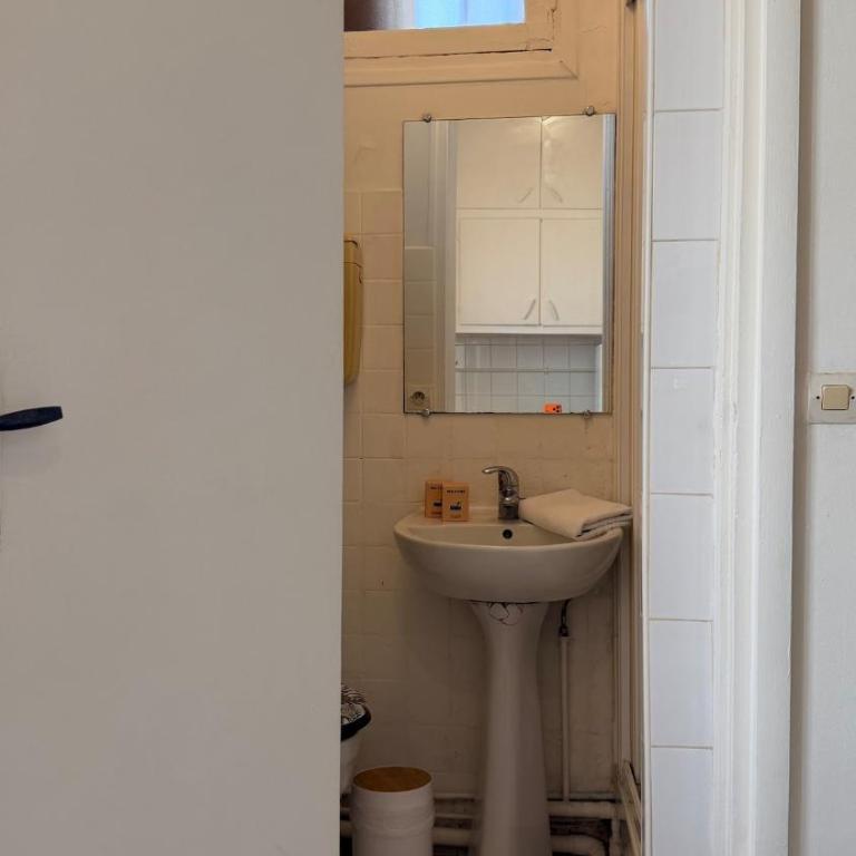 Cozy Studio Near Paris with Terrace, 10 min to Metro - Standard Studio - 19