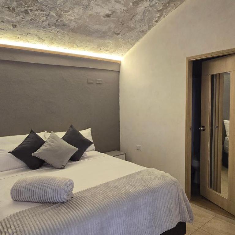 Agena Cabrero - Habitación Doble Superior - 8