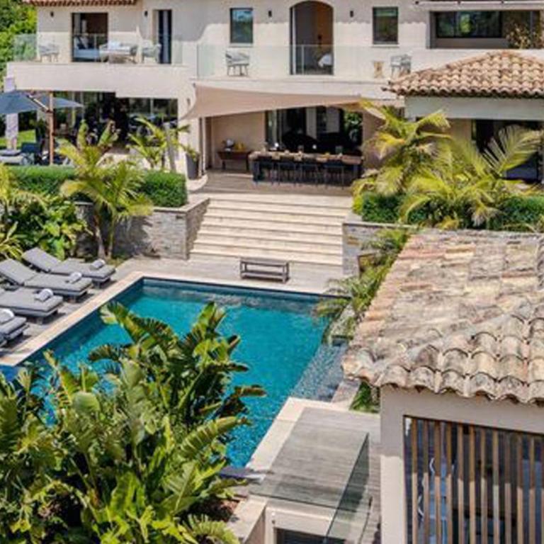 Private Luxury Villa Minutes from the Beach - Villa - 1