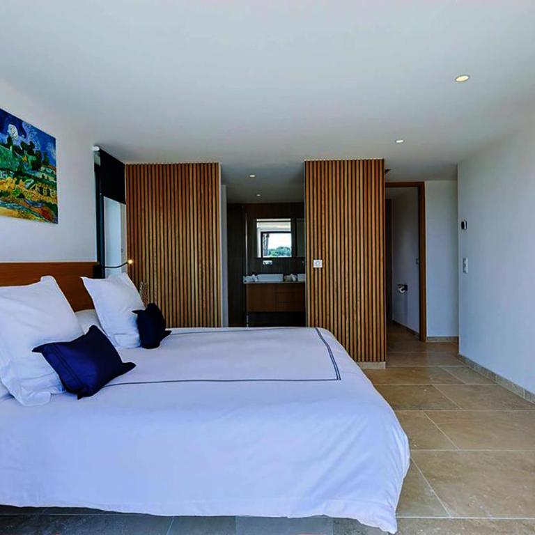 Private Luxury Villa Minutes from the Beach - Villa - 8