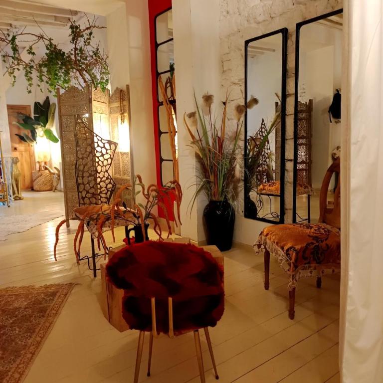Unique 150m2 Artist Residence - Three-Bedroom Apartment - 32