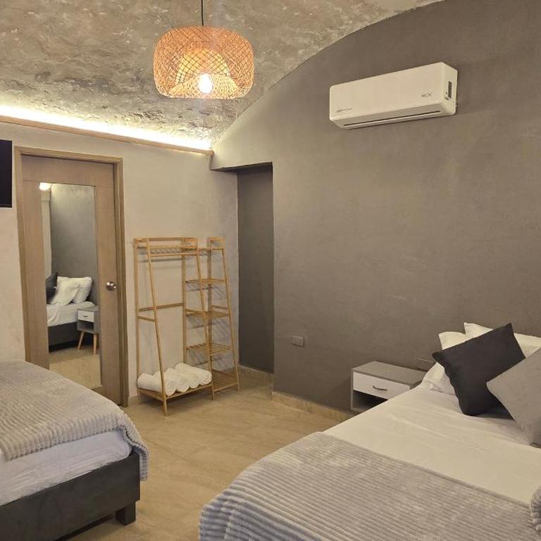 Agena Cabrero - Habitación Cuádruple Superior - 8