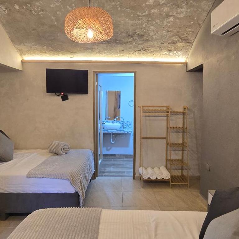 Agena Cabrero - Habitación Cuádruple Superior - 5