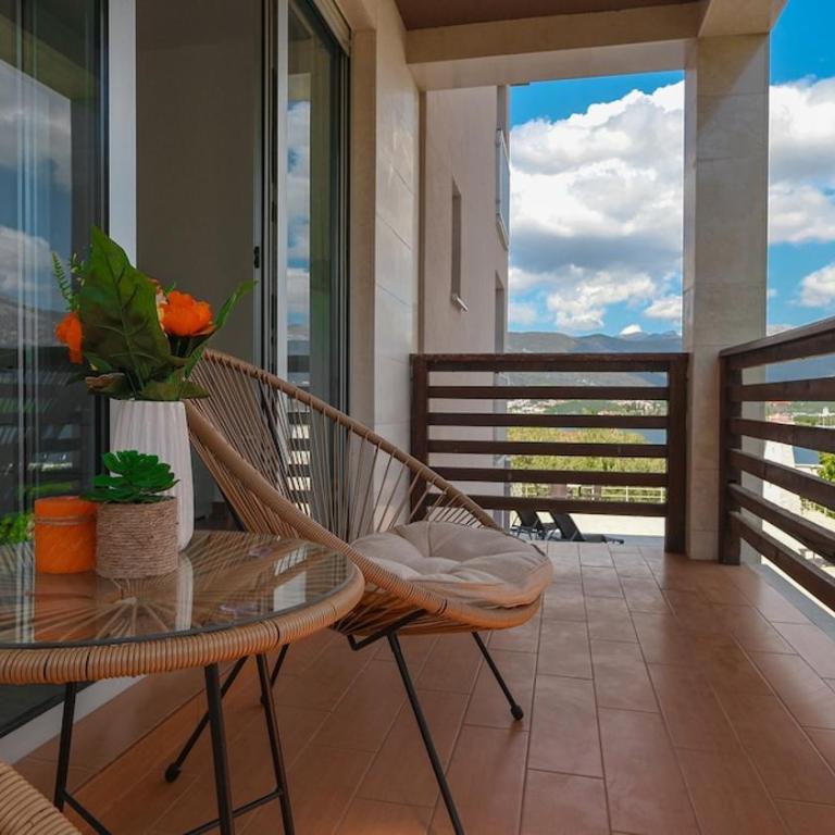Lighthouse Residence Tivat - Obala Đuraševića - Apartman sa 2 Spavaće Sobe, Balkonom i Pogledom na More - 3