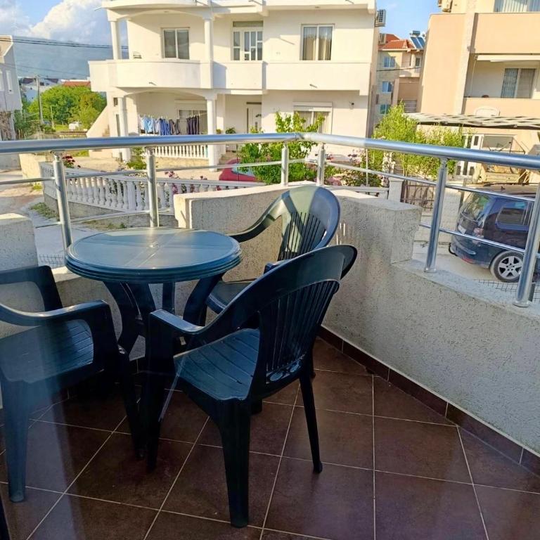 Green Retreat - Apartment with Balcony - 13