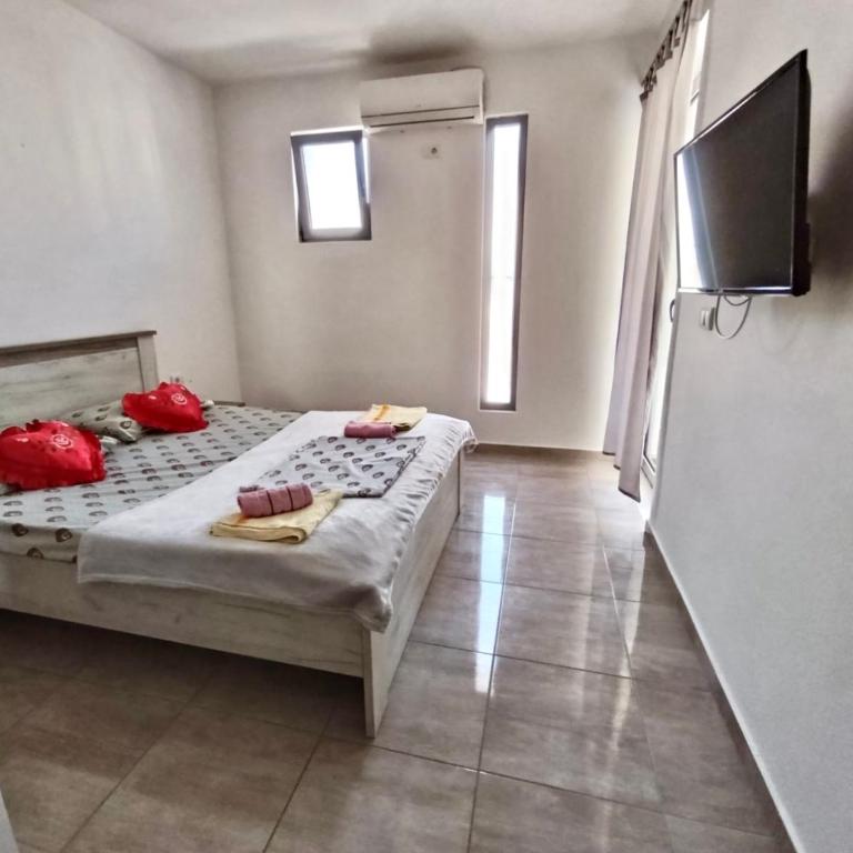Green Retreat - Apartment with Balcony - 3