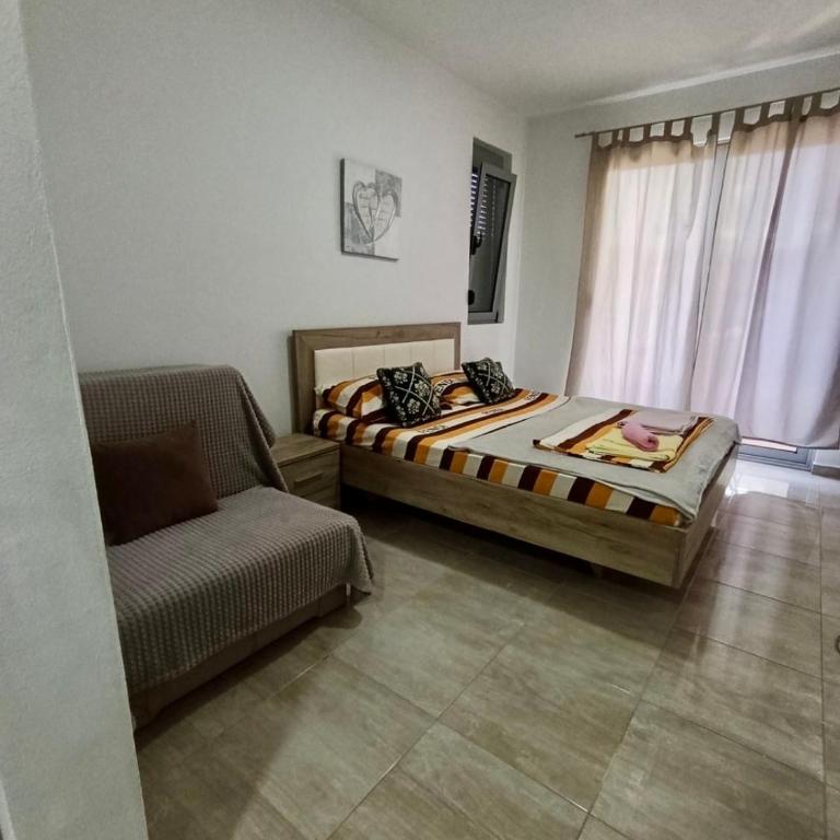 Green Retreat - Two-Bedroom Apartment with Balcony - 8