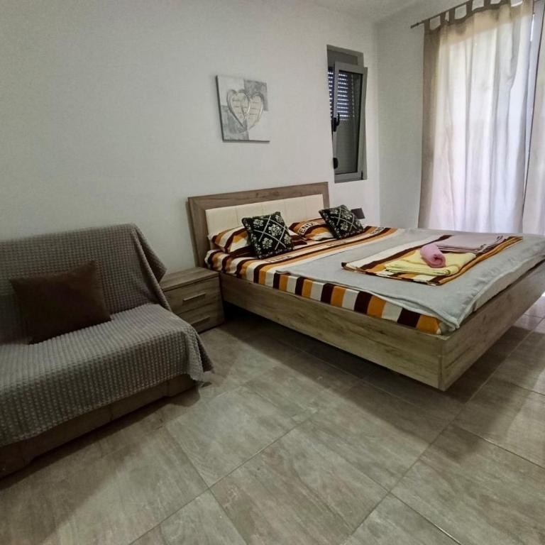Green Retreat - Two-Bedroom Apartment with Balcony - 9