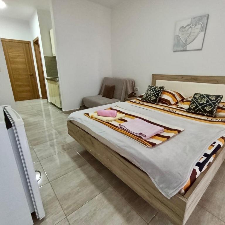 Green Retreat - Two-Bedroom Apartment with Balcony - 10