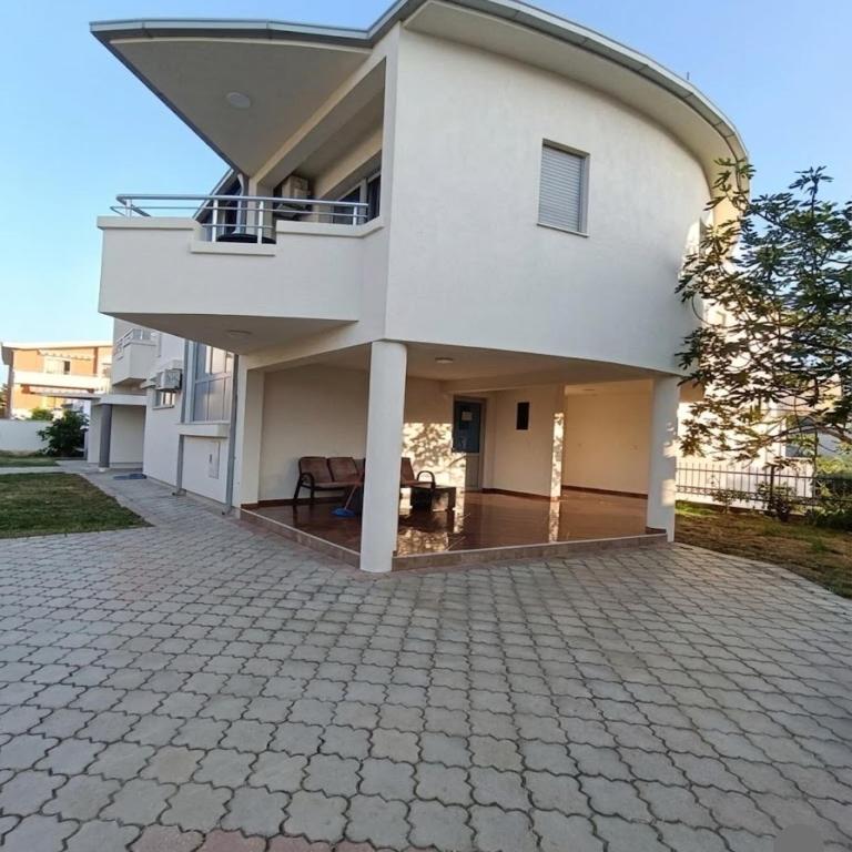 Green Retreat - Apartment with Balcony - 1