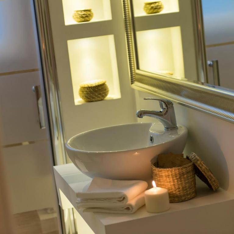 Aruna Suites - One-Bedroom Apartment - 13