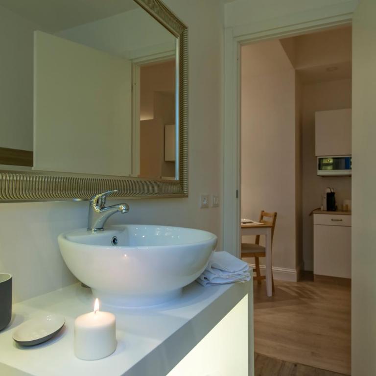 Aruna Suites - One-Bedroom Apartment - 12