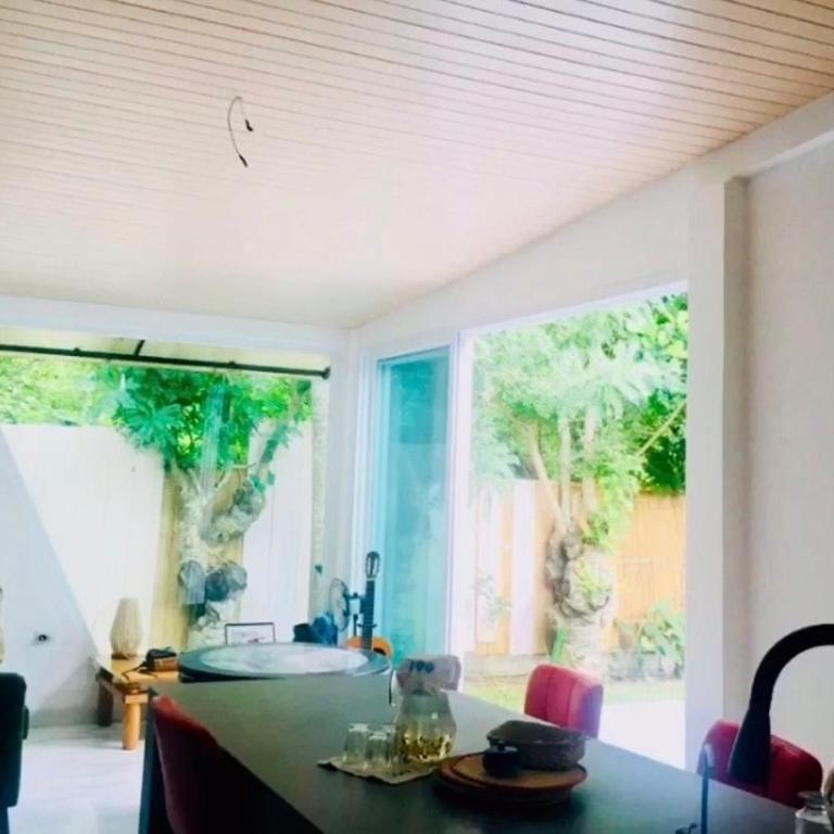 Hermosa casa rodeada de árboles y cerca a la playa - Two-Bedroom Villa - 1
