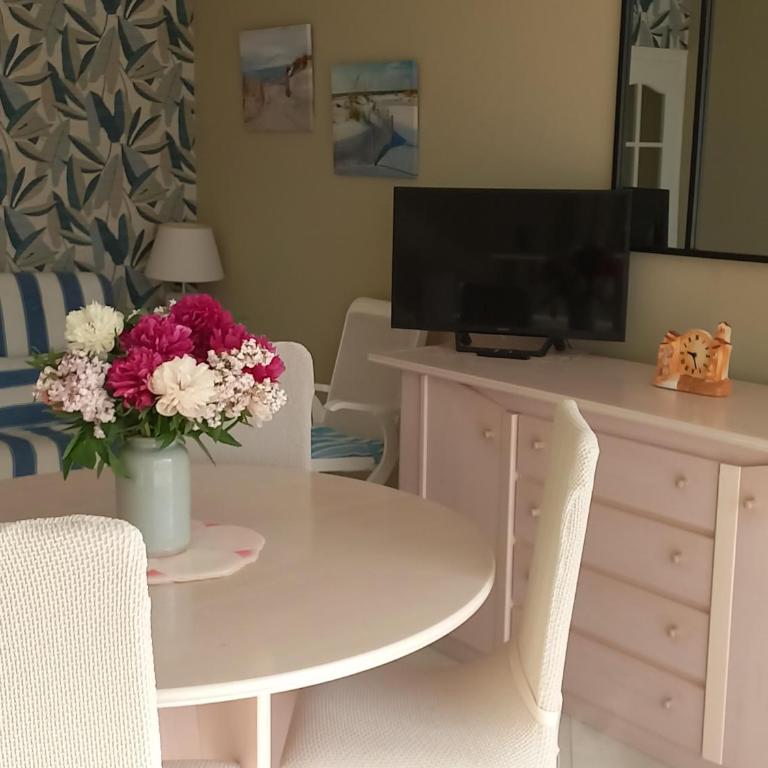 Agréable appartement pour 6 pers, balcon à 50m de la mer - FR-1-323-308 - Appartement - 17
