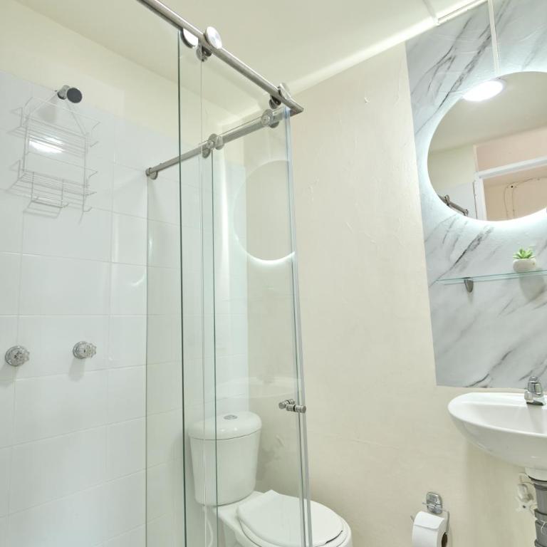 El Poblado Room #1 with Private Bathroom, Balcony in Shared Apartment - Apartamento de 1 dormitorio - 9