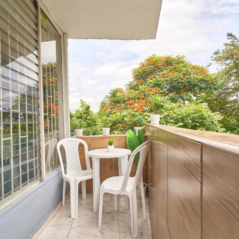 El Poblado Room #1 with Private Bathroom, Balcony in Shared Apartment - Apartamento de 1 dormitorio - 6