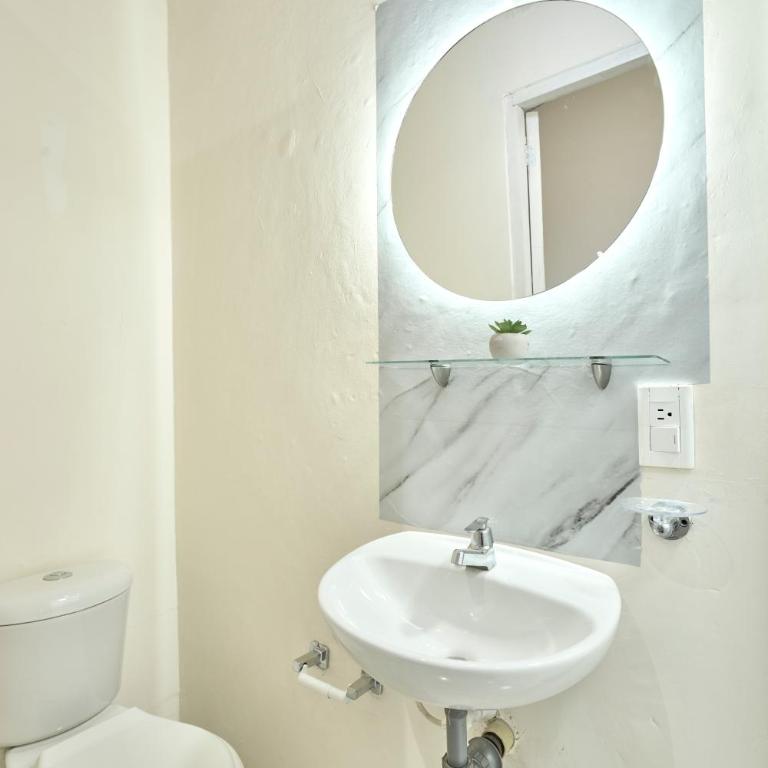 El Poblado Room #3 with Private Bathroom in Shared Apartment - Apartamento de 1 dormitorio - 7