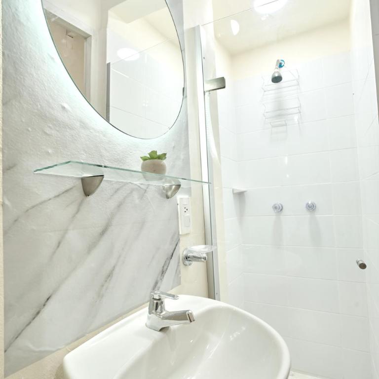 El Poblado Room #3 with Private Bathroom in Shared Apartment - Apartamento de 1 dormitorio - 6