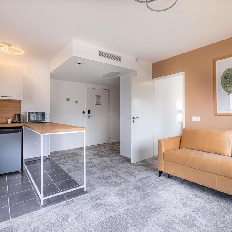 ibis Styles Amiens Sud - Chambre Familiale avec Lit Double et Canapé-Lit - 2