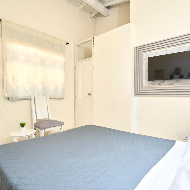 El Poblado Room #4 with Private Bathroom in Shared Apartment - Apartamento de 1 dormitorio - 6
