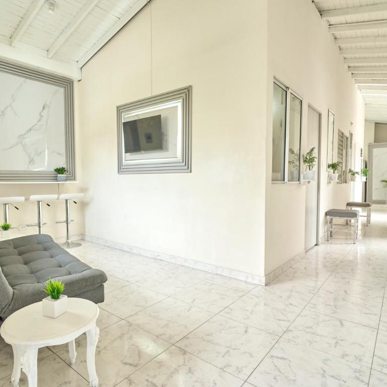 El Poblado Room #5 with Private Bathroom in Shared Apartment - Apartamento de 1 dormitorio - 2