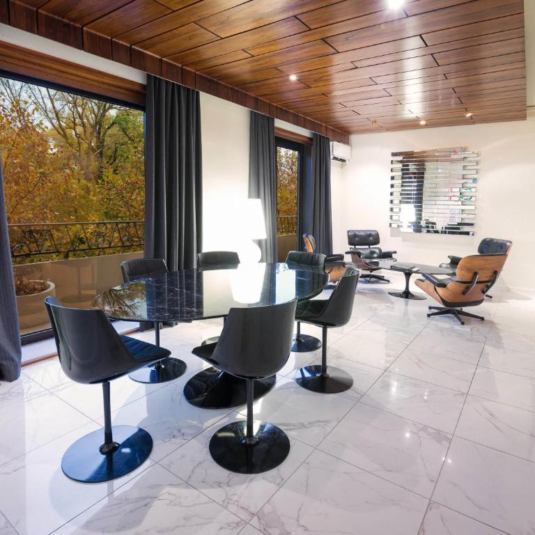 Park Hotel Grenoble - Handwritten Collection - Suite Deluxe avec Balcon et Vue sur Parc - Coin Salon - 2