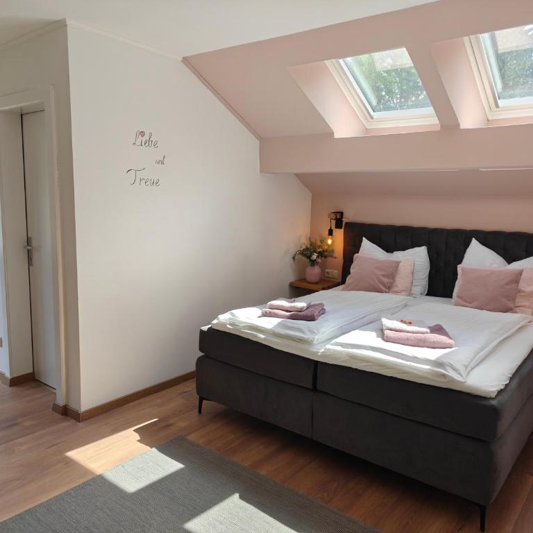 Pension Almhof - Doppelzimmer mit Balkon - 10