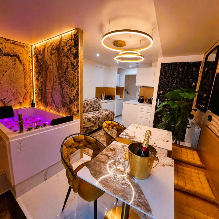 Champs-Elysées Loveroom & Spa - One-Bedroom Apartment with Spa Bath - 1
