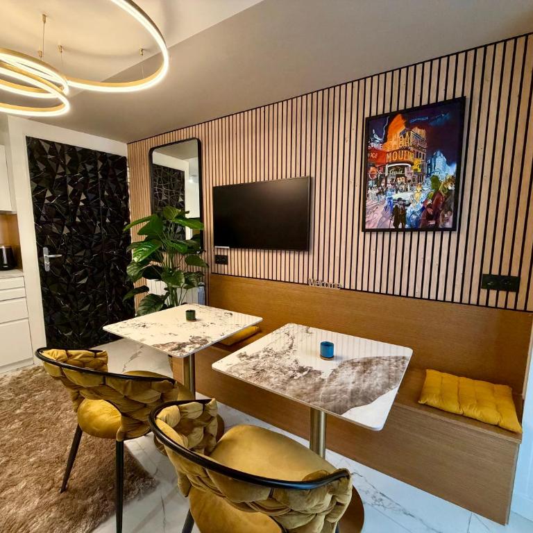Champs-Elysées Loveroom & Spa - One-Bedroom Apartment with Spa Bath - 26