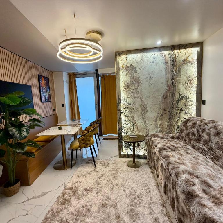 Champs-Elysées Loveroom & Spa - One-Bedroom Apartment with Spa Bath - 14
